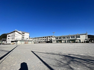 【アドリアーノ長山の小学校】