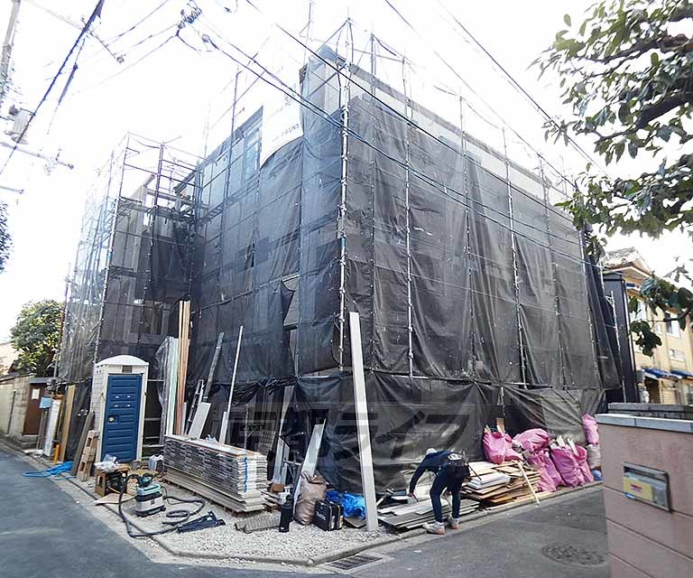 【京都市伏見区深草稲荷鳥居前町のアパートの建物外観】