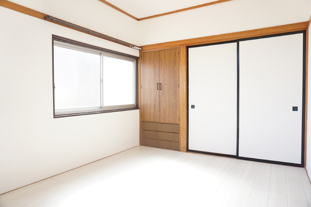 その他部屋・スペース　２面採光の明るい寝室です♪