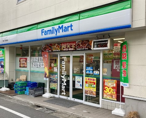 コンビニ　ファミリーマート緑が丘駅前店（コンビニ）まで668m