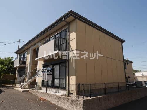 四日市市西日野町のアパートの建物外観