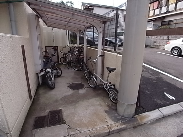 【芦屋市宮塚町のマンションのエントランス】