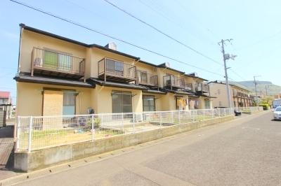 高松市屋島西町のアパートの建物外観