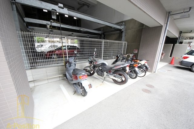 駐車場　クリーデンス福島