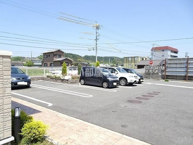 【伊賀市阿保のアパートの駐車場】