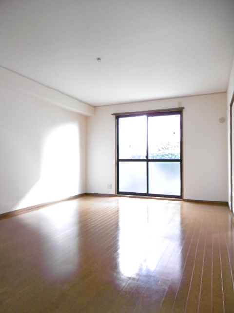 ロビー　こちらのリビングで趣味の時間をお楽しみください