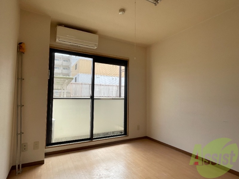 居室・リビング　陽当たりが良く、広々として過ごしやすそうです。