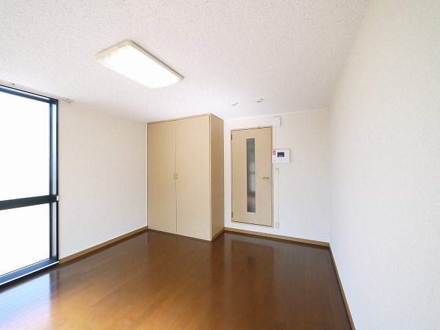 その他部屋・スペース　広々とした洋室です