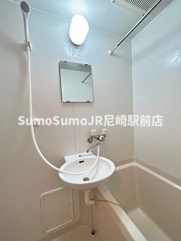 洗面設備　脱衣スペースもあります