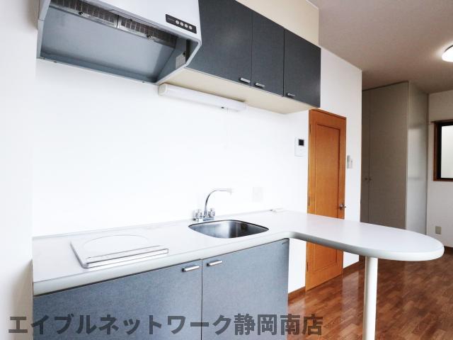 キッチン　コンパクトなキッチンで掃除もラクラク