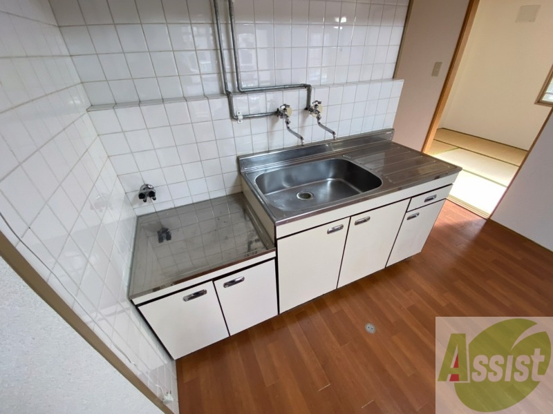 キッチン　キッチンはシックなデザインでした。洗い場も大きい。