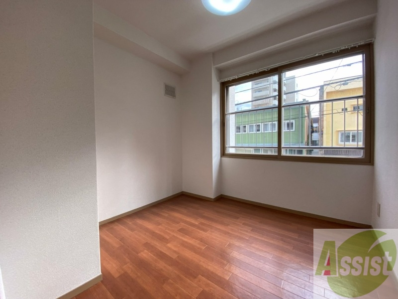 その他部屋・スペース　洋室を撮影しました。日射しがあり明るい印象。