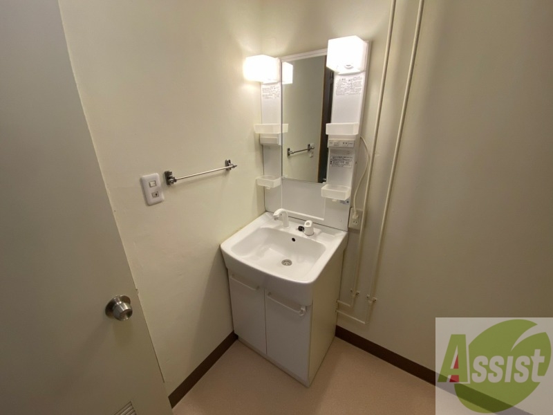 洗面設備　洗面台。身支度にはかかせないですよね～。