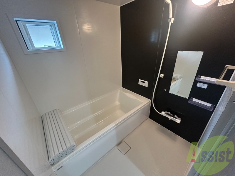 バス・シャワールーム　サーモスタット式水栓で温度調整もしやすくなっております。