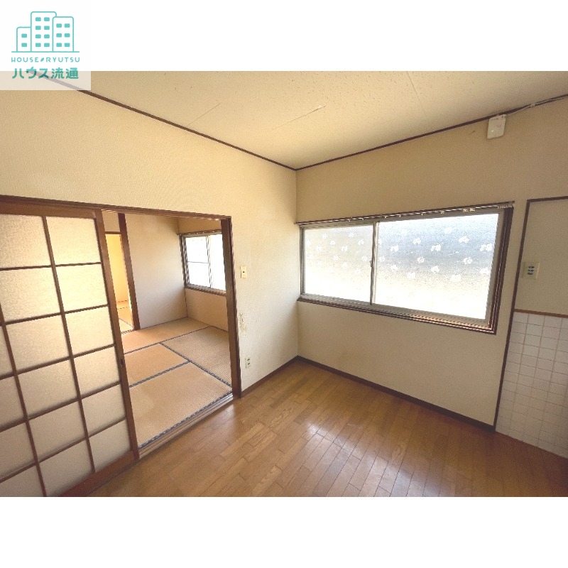 居室・リビング　※別号室の写真になります。