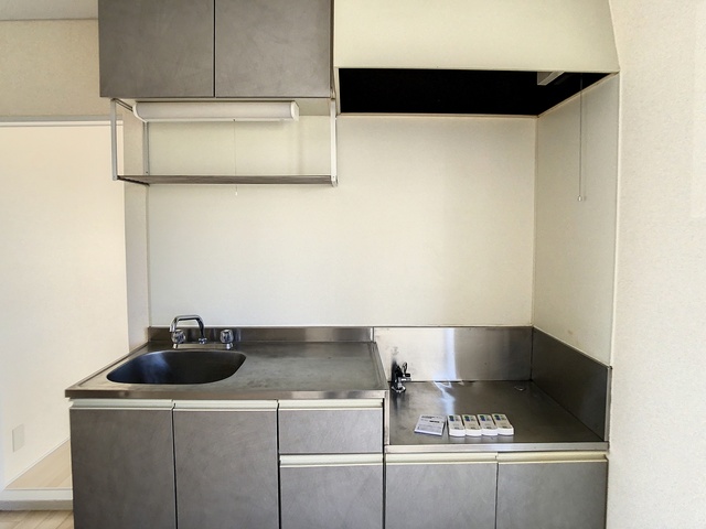 キッチン　※写真は空室の一室のものを使用しております※　あくまで現況優