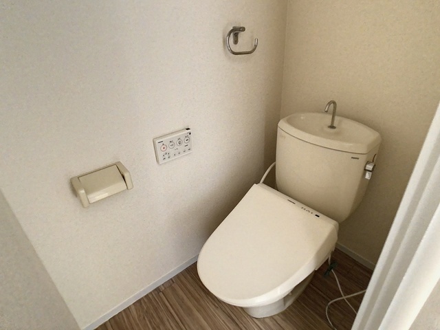 トイレ　※写真は空室の一室のものを使用しております※　あくまで現況優