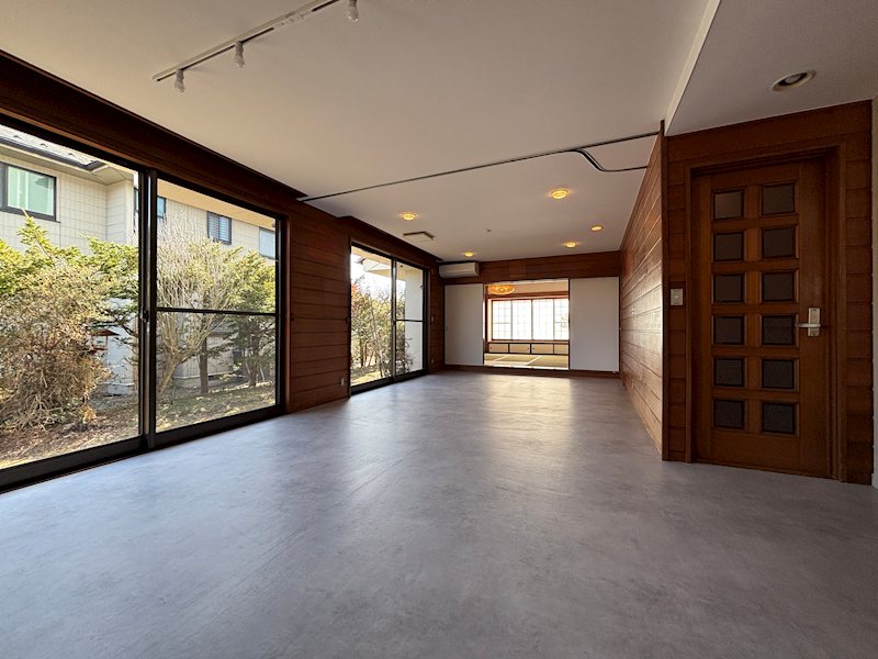 居室・リビング　明るく開放的なリビング