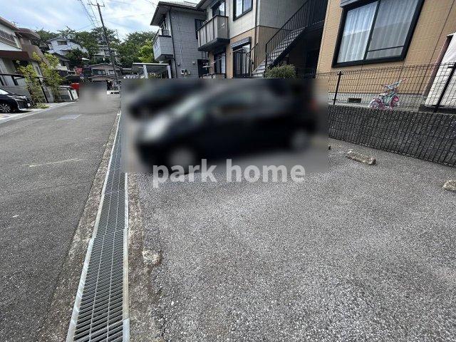 駐車場　駐車場があるので、車を買う予定の方も安心です