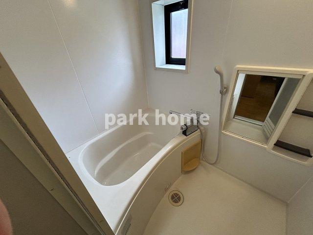 バス・シャワールーム　落ち着いた空間のお風呂です ※実際の写真と異なる場合がござい