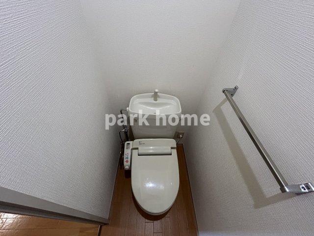 トイレ　ゆったりとした空間のトイレです ※実際の写真と異なる場合がご