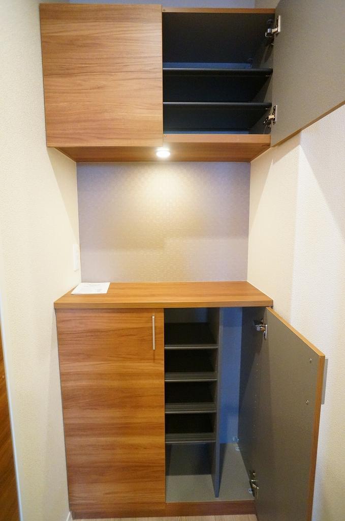 ヴァレンズ・クレシェレの玄関写真