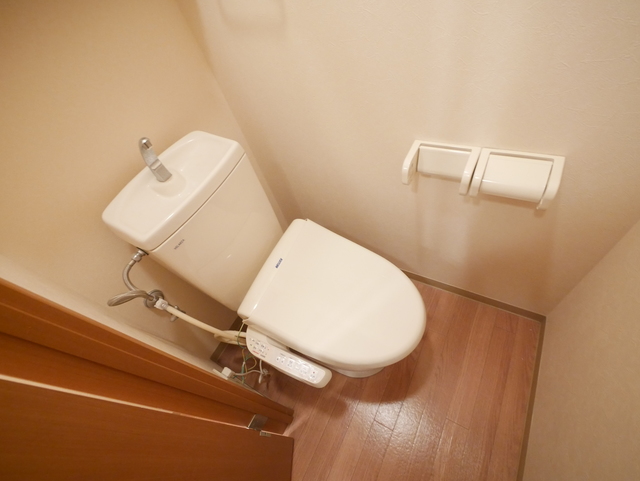 トイレ　★嬉しい温水洗浄便座のトイレです★