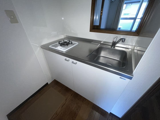 キッチン　同マンション別部屋参考写真となります。