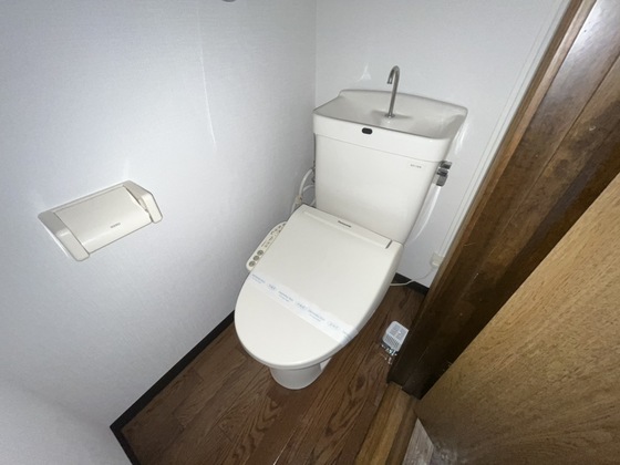 トイレ　同マンション別部屋参考写真となります。