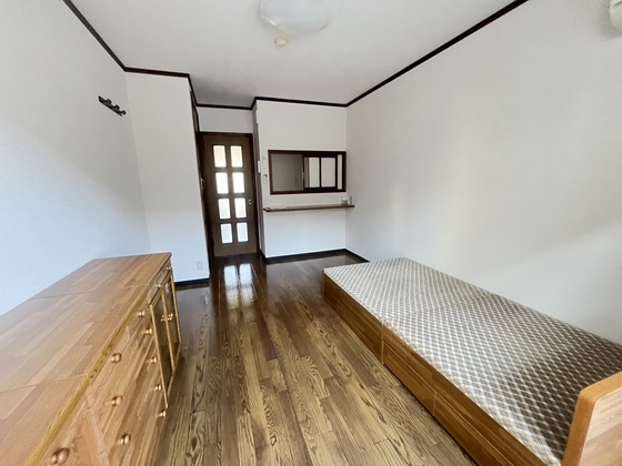 居室・リビング　同マンション別部屋参考写真となります。