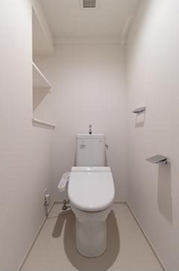 トイレ　温水シャワー付き