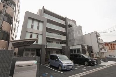 建物外観　防犯カメラ付きオートロック付きマンションです