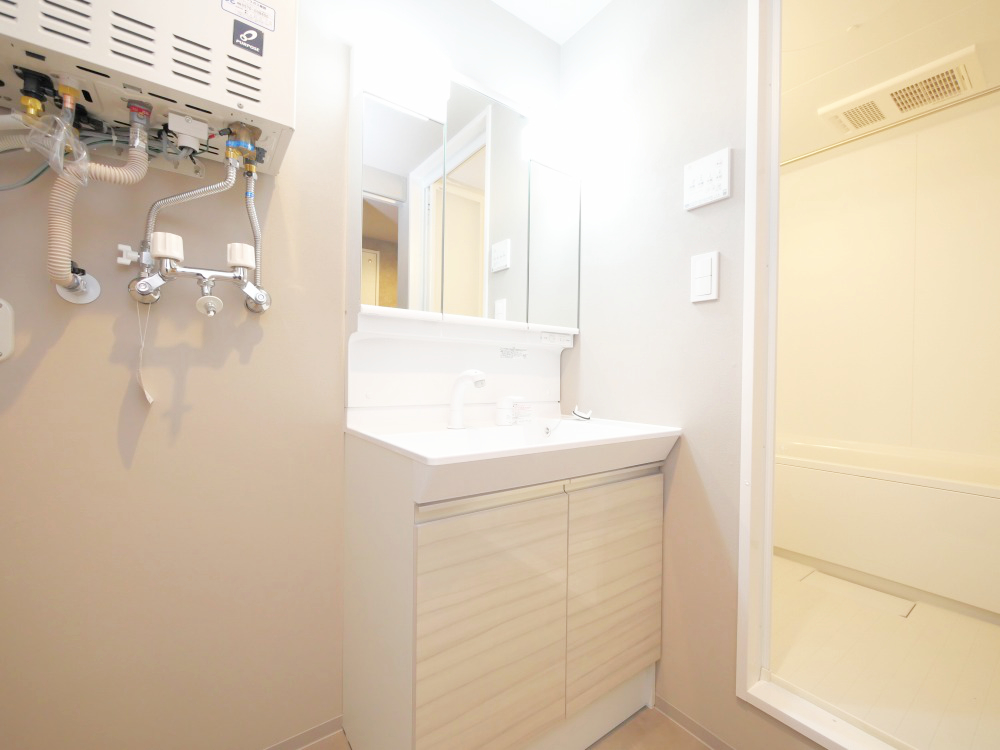 洗面設備　シャワー付き洗面化粧台☆