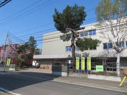 中学校　札幌市立東白石中学校（中学校）まで525m