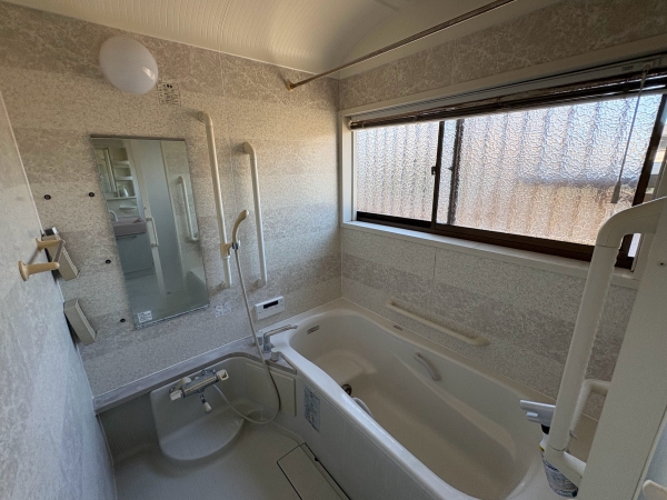 バス・シャワールーム　広々した浴室