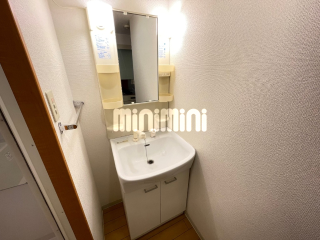 洗面設備　独立洗面台付きです