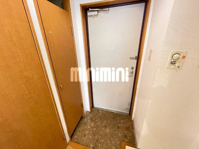 玄関　下駄箱付きの玄関です