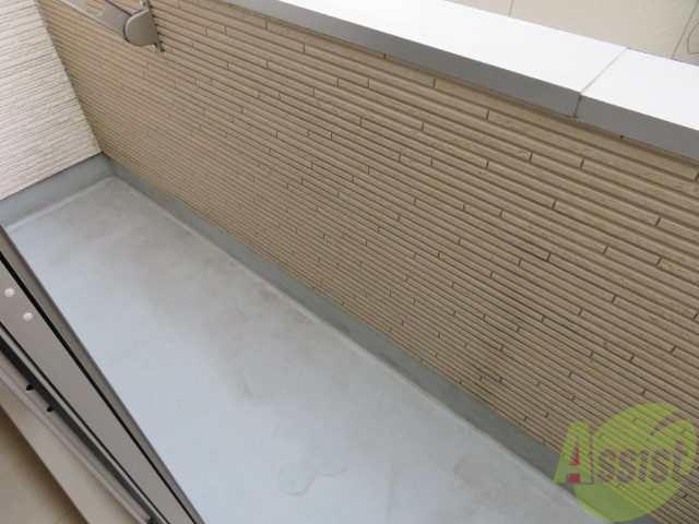 バルコニー　バルコニーは幅があり、広い印象を受けました。