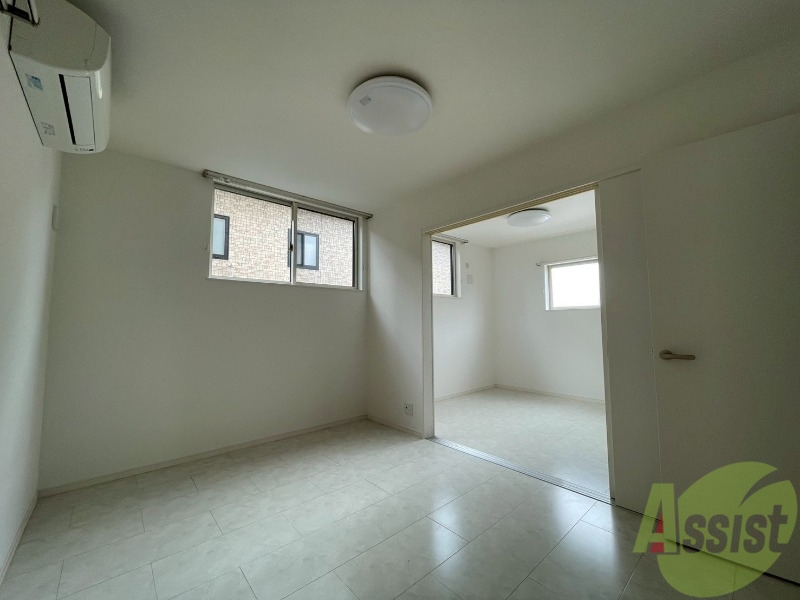 その他部屋・スペース　こちらは１階の６帖の洋室になります。エアコン付いております。