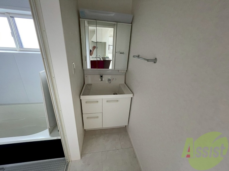 洗面設備　こちらは洗面台になります。シャンプードレッサー仕様です。