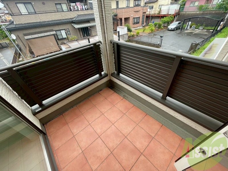 バルコニー　こちらはバルコニーになります。洗濯物はこちらで。