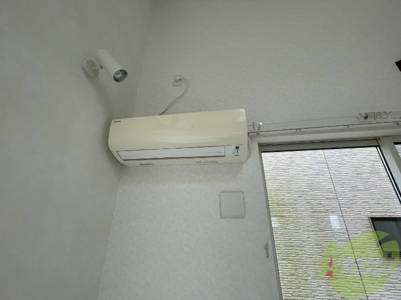 その他設備　こちらはエアコンになります。快適にお過ごし出来ますね。