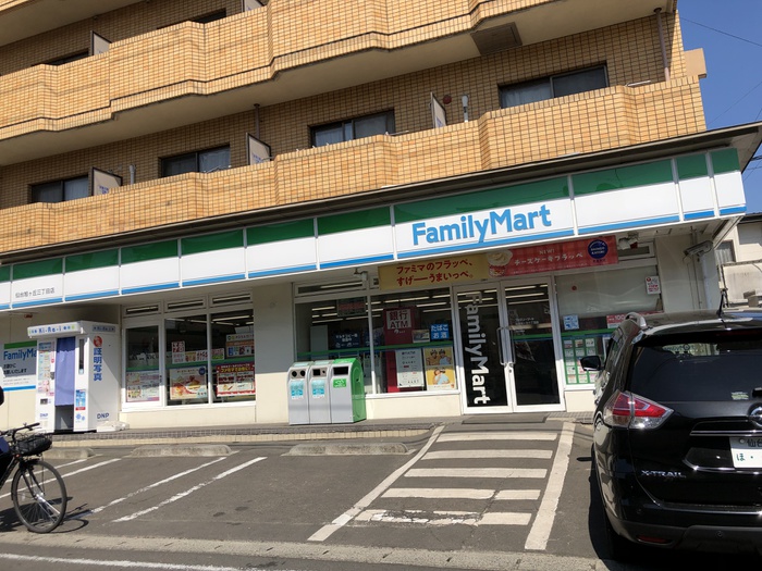 コンビニ　ファミリーマート（コンビニ）まで100m