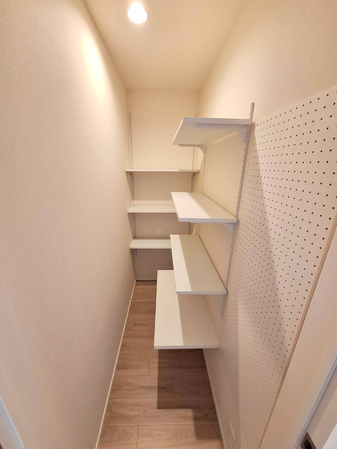 収納　neko Nook　ネコの遊び場、居場所、トイレになる1帖の