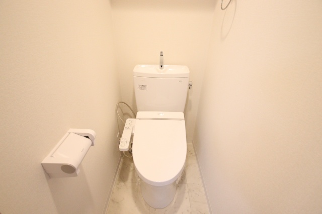 トイレ　※別室の参考写真の為、現況優先です。