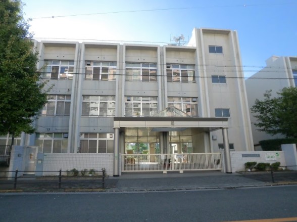小学校　大阪市立築港小学校（小学校）まで329m