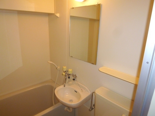 洗面設備　浴室内に洗面台付き！