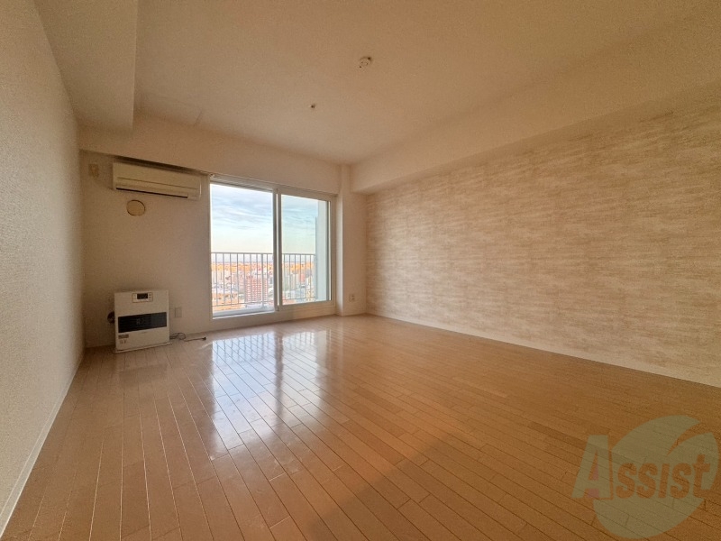 居室・リビング　広くてキレイなお部屋が広がっていて、充実した生活が送れそう。