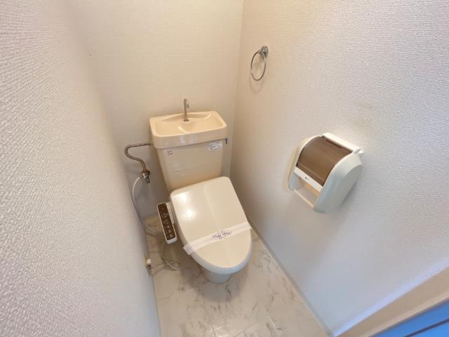 トイレ　温水洗浄機能付き暖房便座