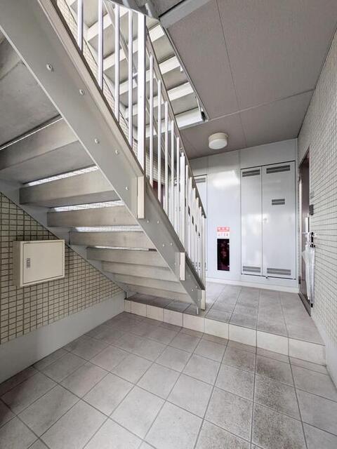 ロビー　アプローチ